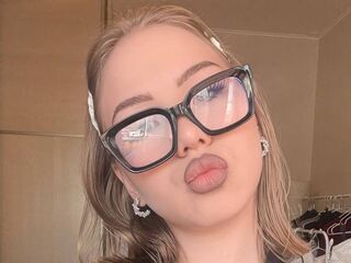 shaved pussy cam SaraBaier
