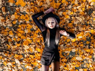 naked cam girl masturbating with dildo SerayaRose