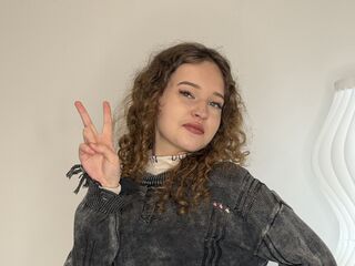 camwhore masturbating with dildo SherikaMantony