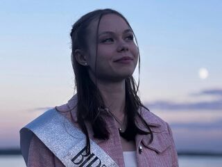 fingering webcamgirl TraciGirbach